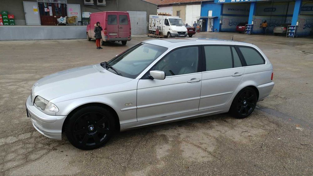 Автомобил BMW 330 E46, 2000 г.
