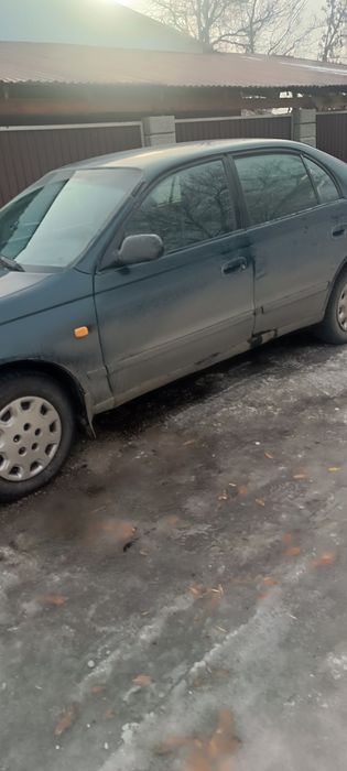 Продам тойоту карину