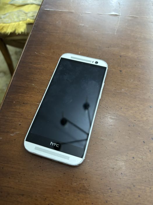 Смартфон HTC One M8