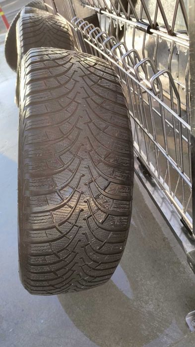set 4 anvelope de iarna goodyear 205 /55 / R16