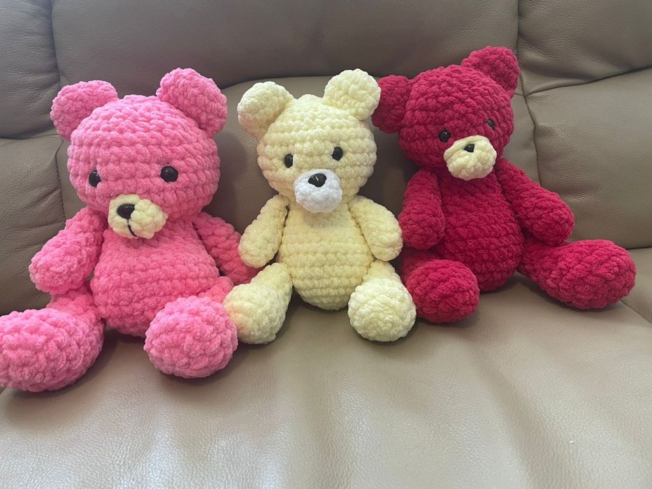Jucării pluș croșetate manual