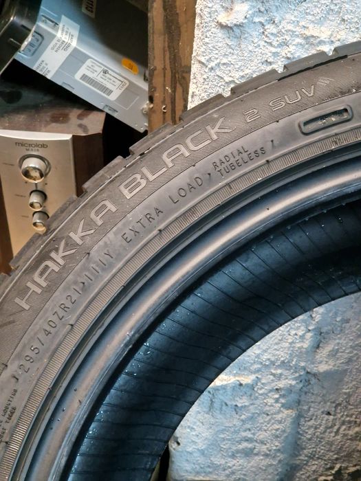 Продам 295/40/R21 Лето