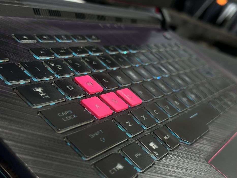 Мощный игравой ноутбук Asus Rog Strix i7-10750H 16/512 GTX1650Ti
