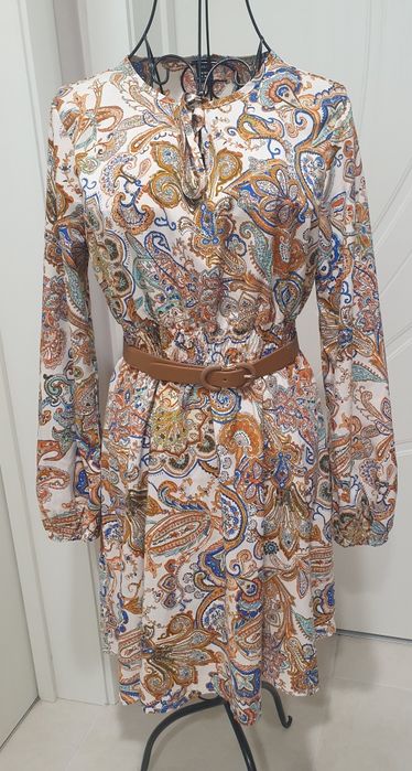 Шарена рокля 38 M с дълъг ръкав