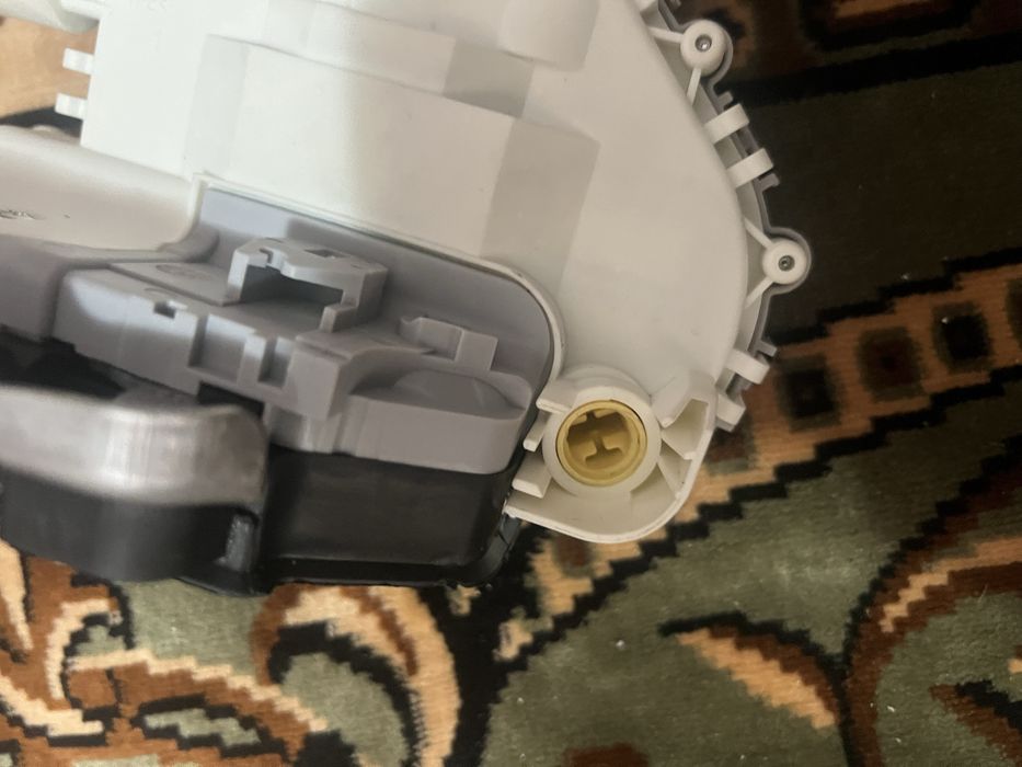 Broasca usa stanga Audi A4 B8