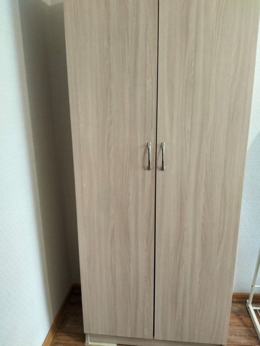 Продам двухдверный шкаф