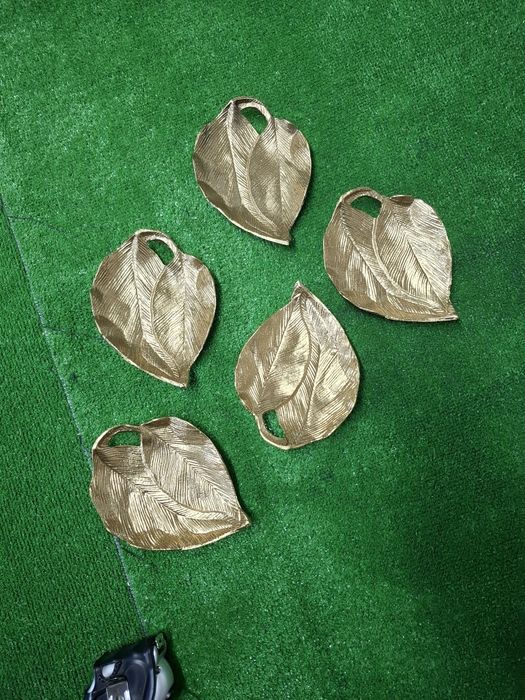 Златни фруктиери листа