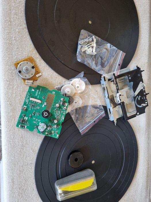 Pachet 2 buc Slipmat pickup, platane, componente minidisc Sony, etc