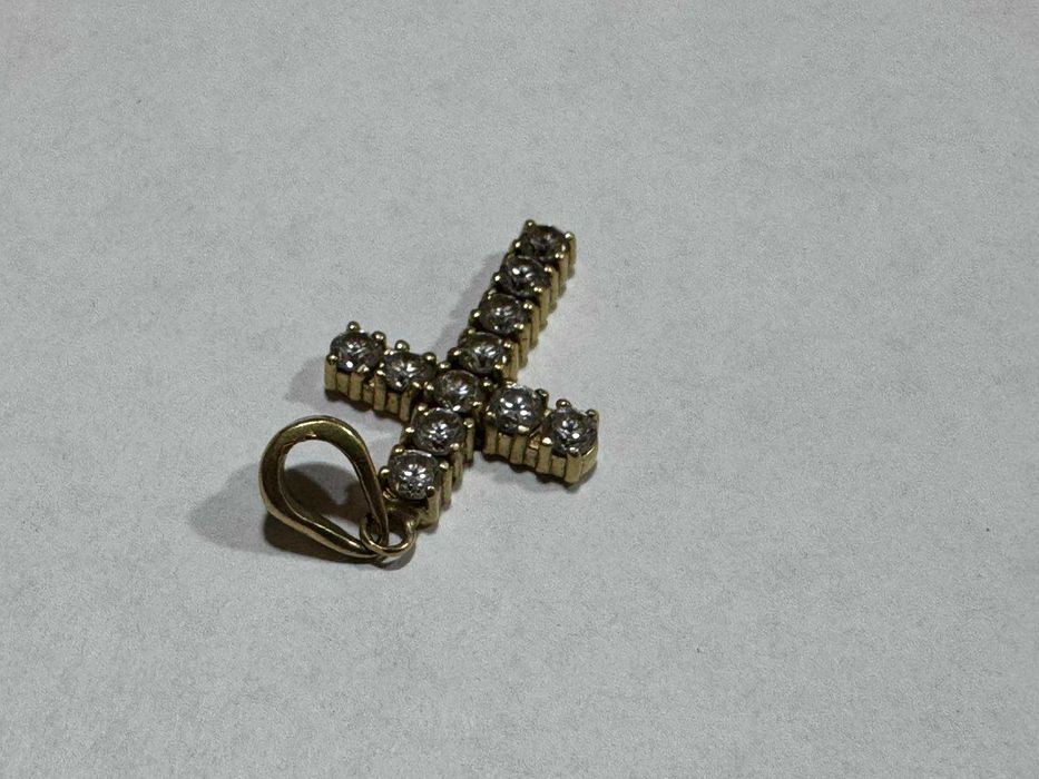 Златна висулка кръст 14К