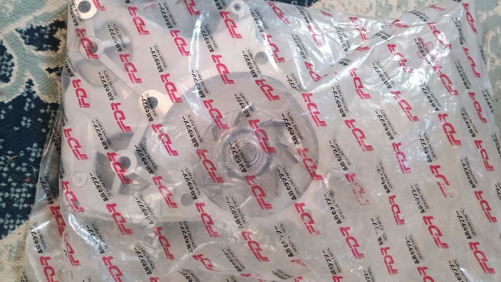 Продам запчасть на Мазда 626