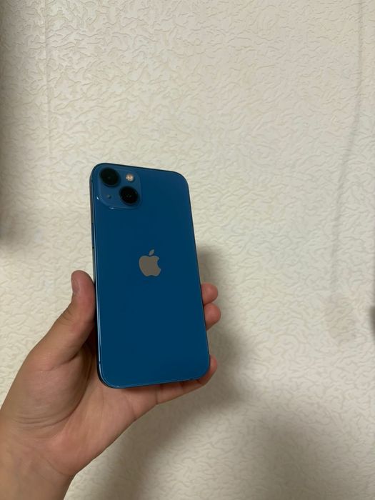 Продам IPhone 13
