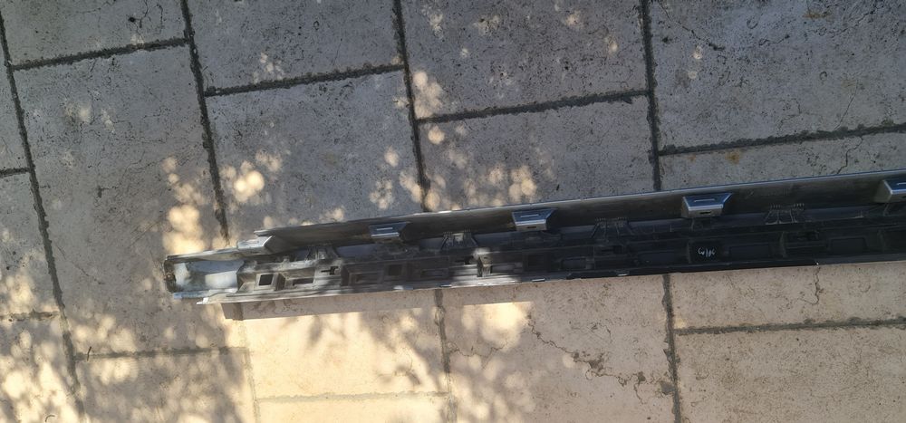 Prag stânga passat b8