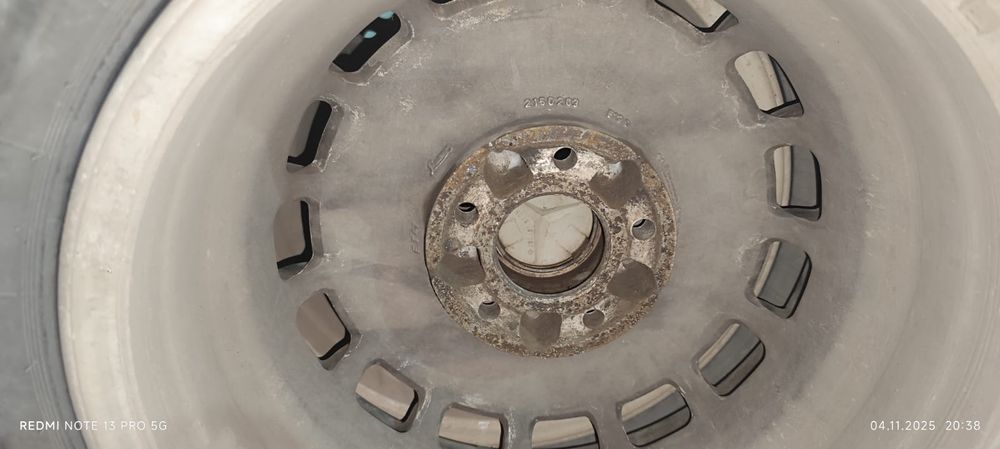 Комплект дисков с зимней резиной на мерседес