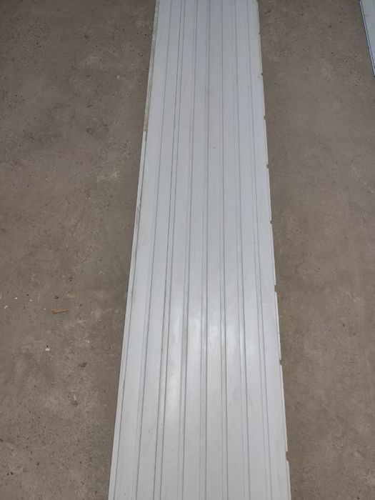 Пластик ок свет каттигидан 8 минг сумдан 1 М2 нархи срочно сотилади