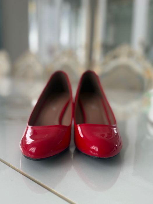 Туфли красного цвета