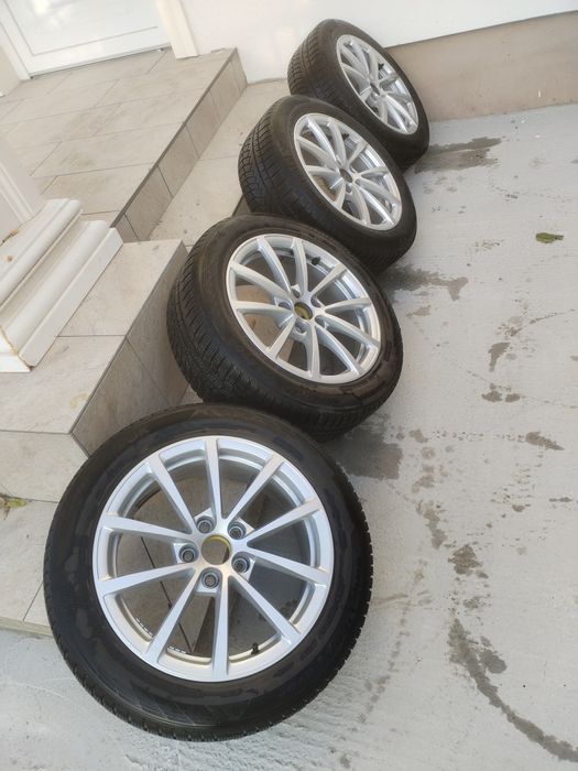 Vând set jante cu anvelope M+S 215/55 R17
