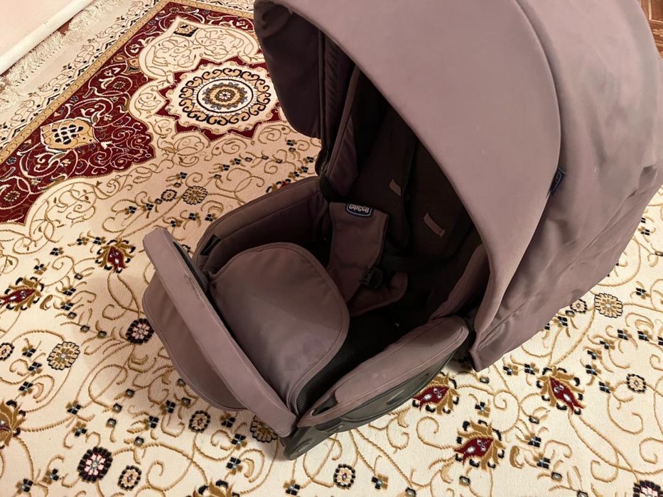 Коляска мощного качества от бренда Chicco