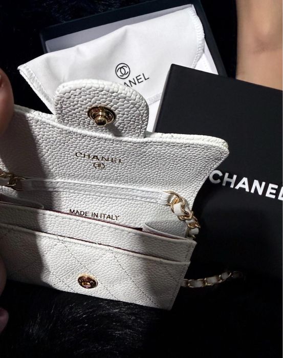 Козметика и чанти на Chanel