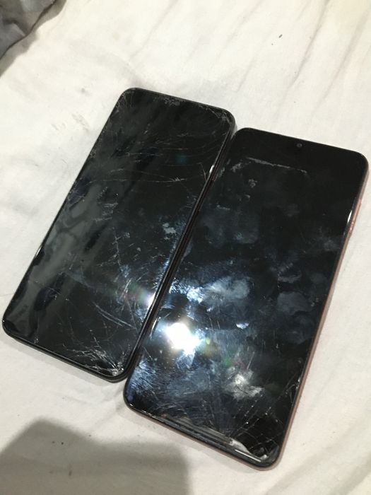 Продам Не рабоччи телефон 2 андроид