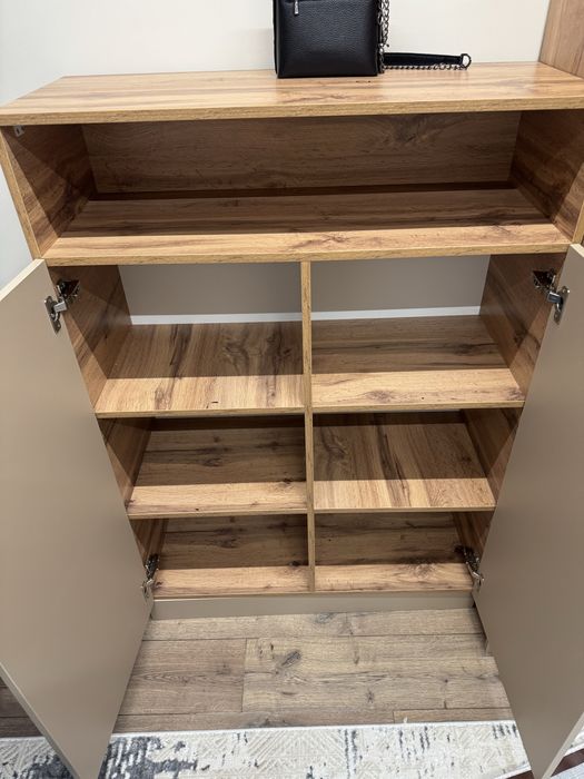 Продается 2 шкафа, 1 тумба, комплект