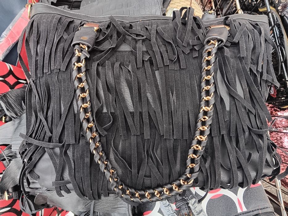 Затворен Магазин Чанти 5-10лв.на едро