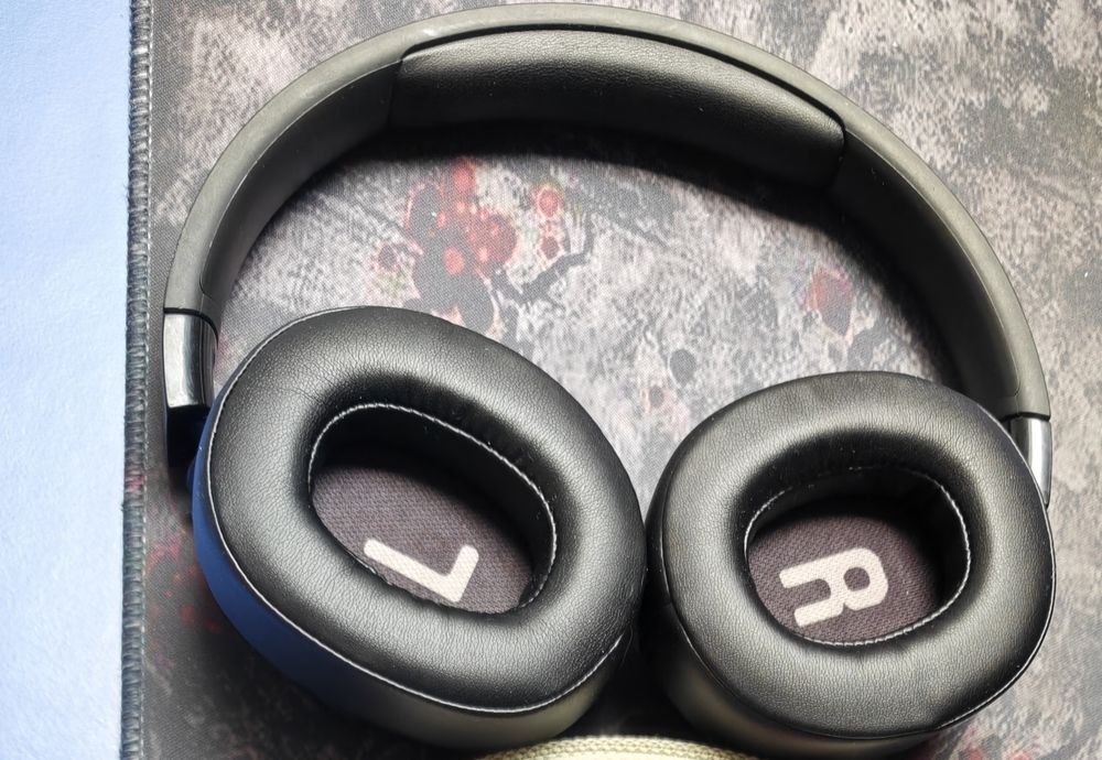 Casti JBL 760NC.