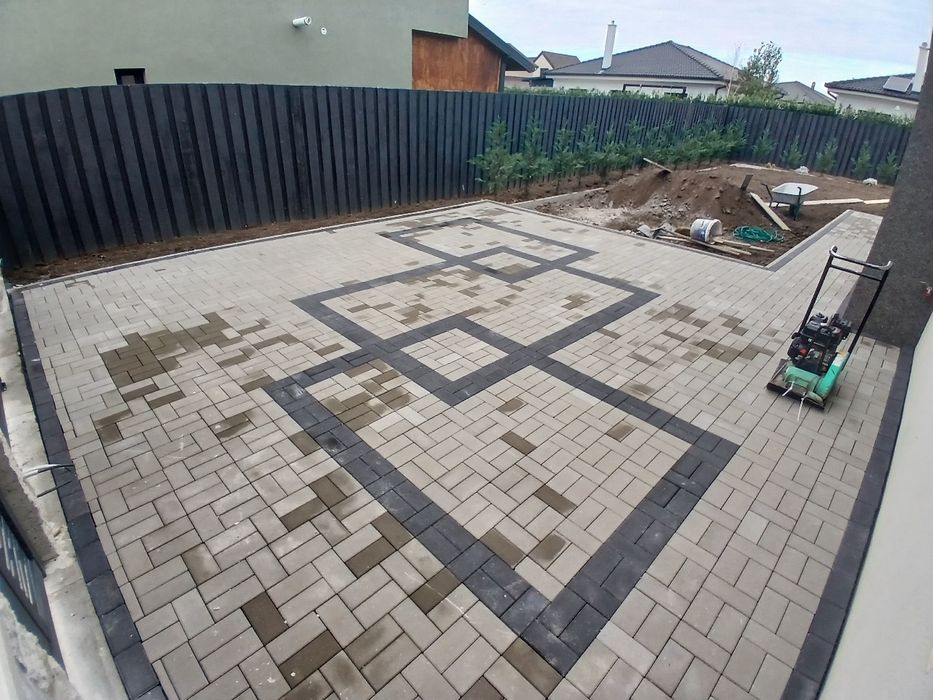 Montaj pavaje și garduri.