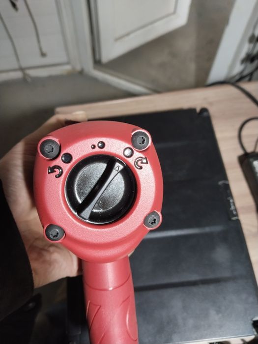 Пневмогайковерт JTC-7658, 1356 Nm.