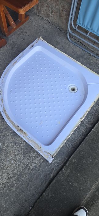 Vand cabina dus semirotunda cu cadita