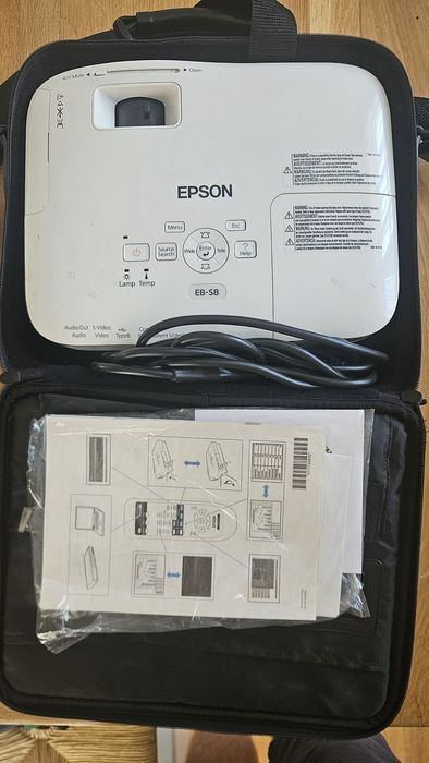 Vând videoproiector Epson