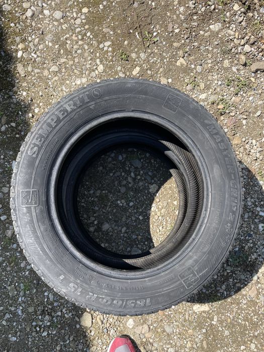 Vand 4 jante cu 2 cauciucuri 185 60 15 iarna , capace originale dacia