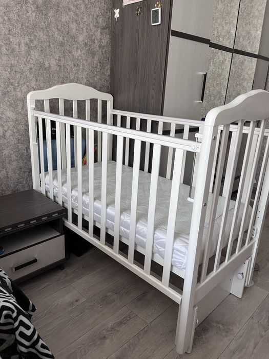 Продам детский манеж + подарок матрас
