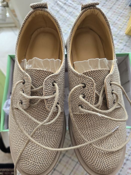 Нови обувки български, отговарят на 38