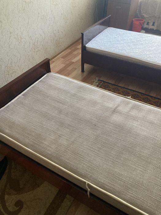 Продам  2 кровати   Односпалки Румынияцена за две  ,дерево
