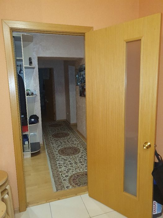 Продам межкомнатные б/у двери