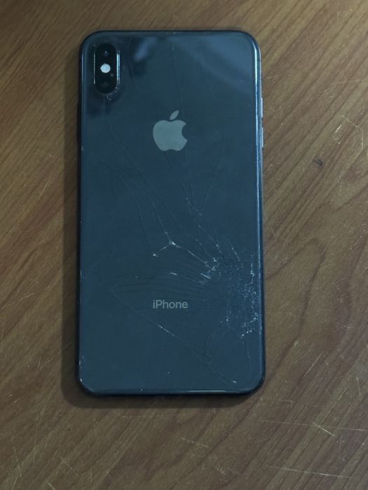 iPhone XS max в черном цвете