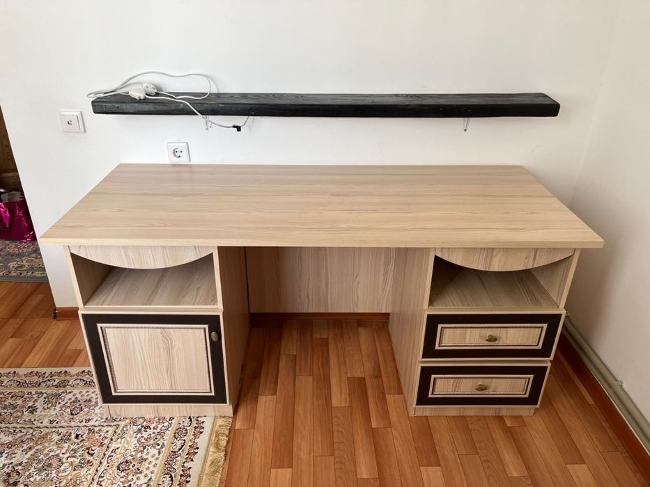 Стол письменный,