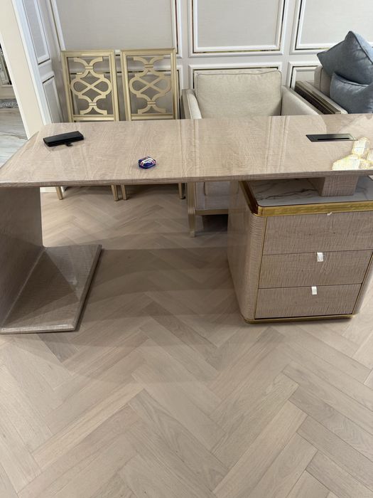 Продается письменный стол