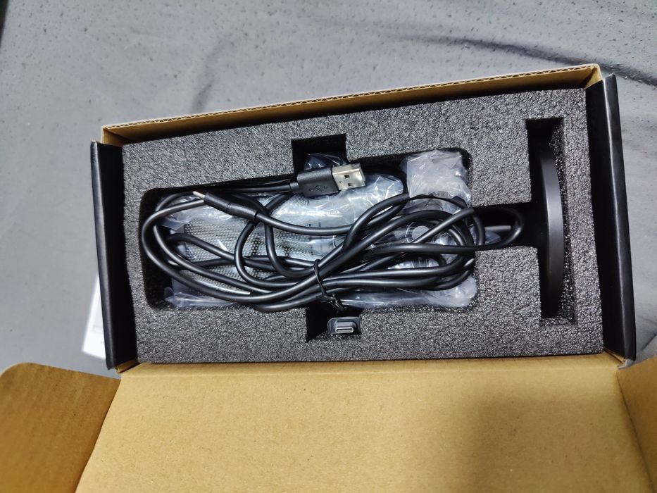 Microfon streaming RGB ca nou