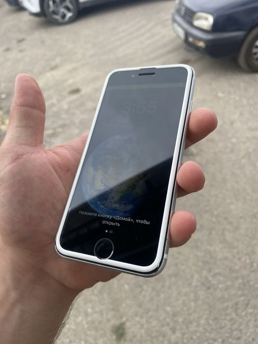 Продам iPhone SE 64gb.