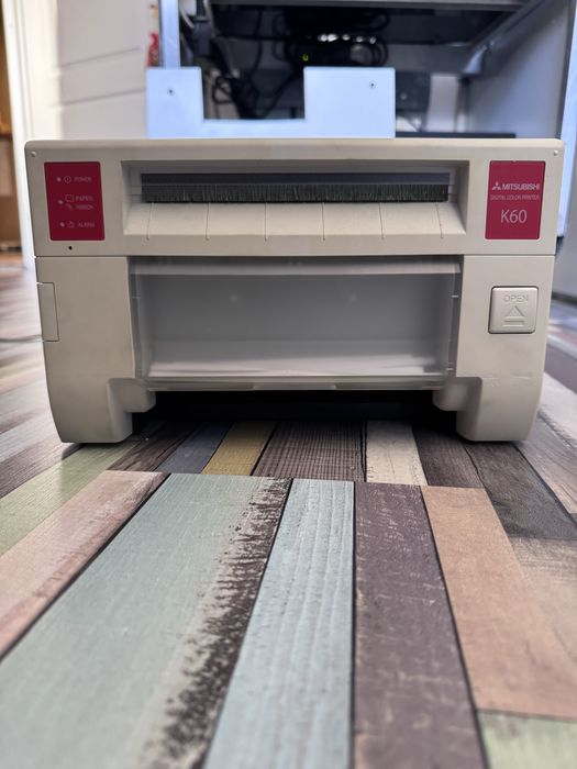 Vând imprimantă foto profesională prin sublimare (dye-sublimation) Mitsubishi Electric CP-K60DW-S