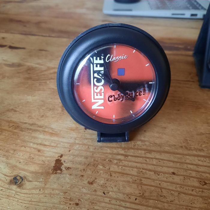 Продавам туристически часовник будилник