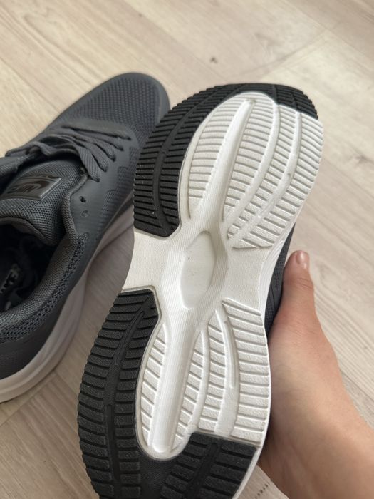 Новые кроссовки Nike