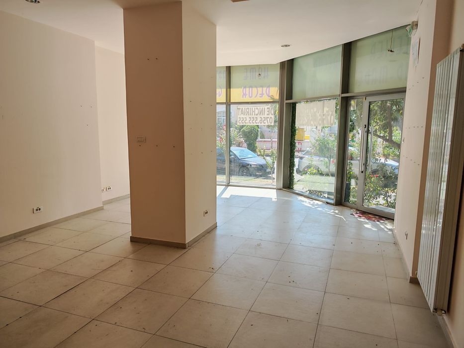 Inchiriez spatiu in zona ultra centrala, zona Calarasi colt cu Grivita