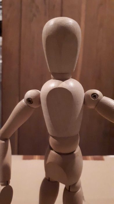 Manechin din lemn natur, configurabil. Inaltime = 33cm