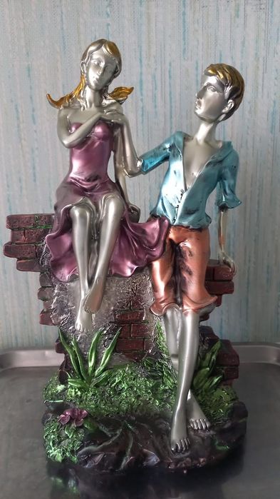 Статуэтка девушка и парень
