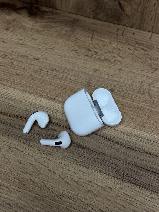AirPods 4 / PhoneLab