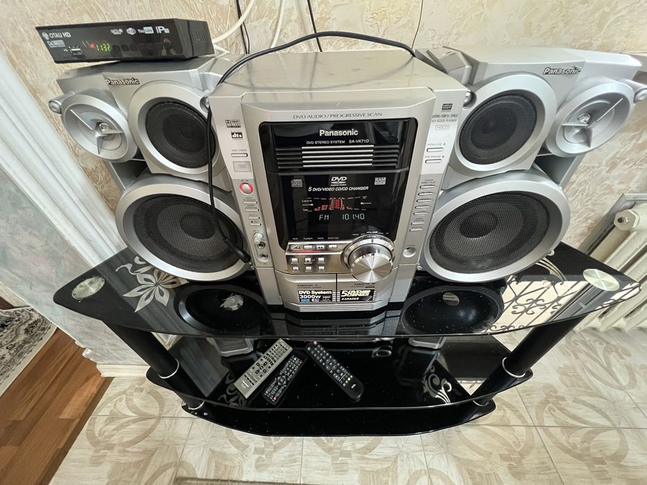 Продается Музыкальный центр+подствака