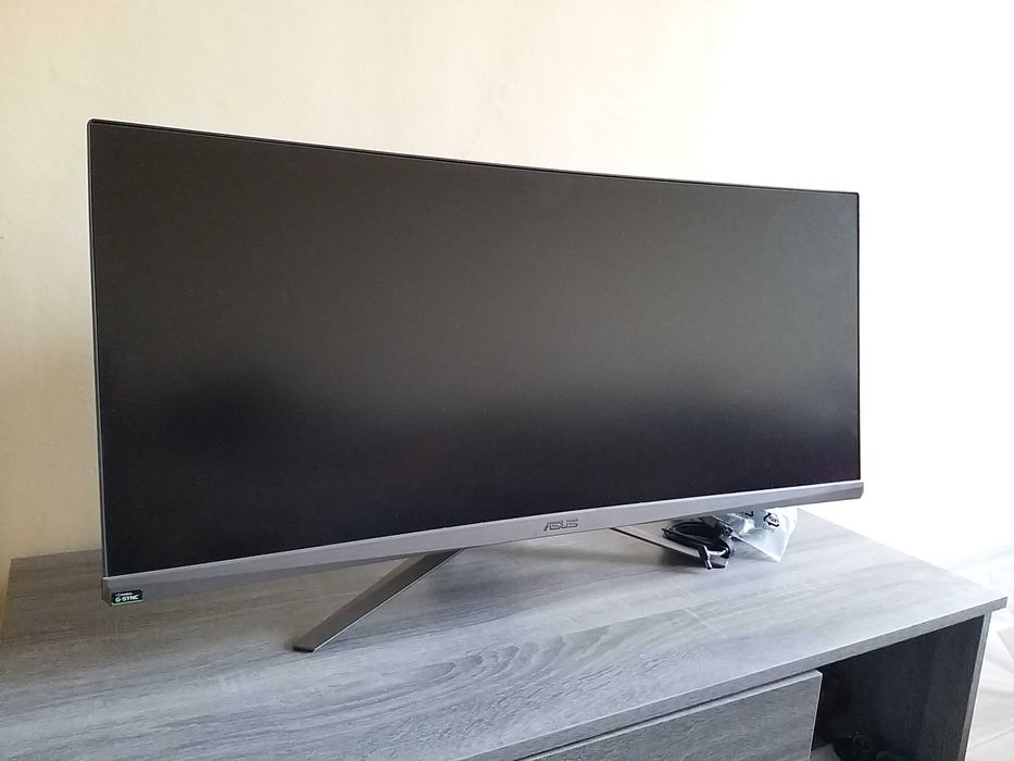 Monitor Asus ROG ultrawide