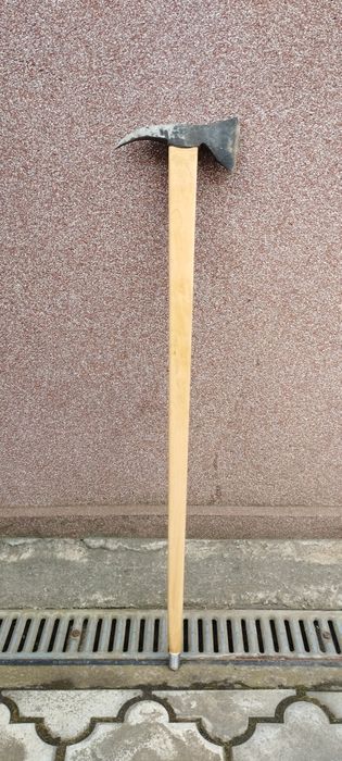 Piolet ( baltag ) drumetie fin otel